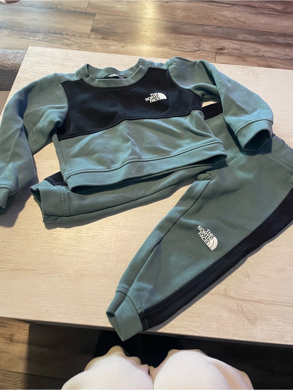 The North Face Kids Sweatshirt & Joggers Set